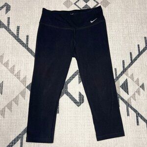 Size Small Nike Women’s Black Legend Capri Leggings